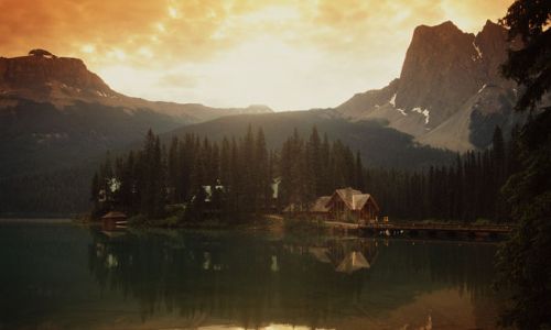 HotelBritish ColumbiaEmerald Lake Lodge ext