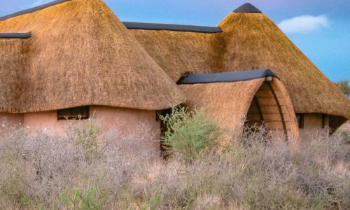 HotelNamibiaKalahariRedDunesLodgeZimmerAussen