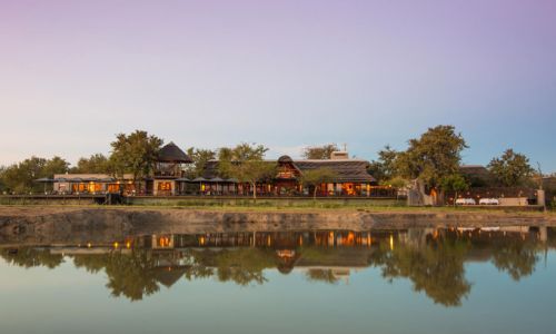 HotelSuedafrikaMadikweJamala Royal MadikweLodge Wasserloch