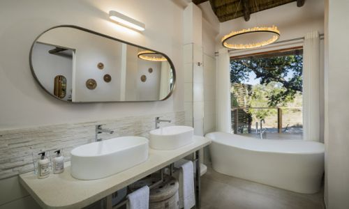 HotelSuedafrikaUlusabasafari lodge bathroom