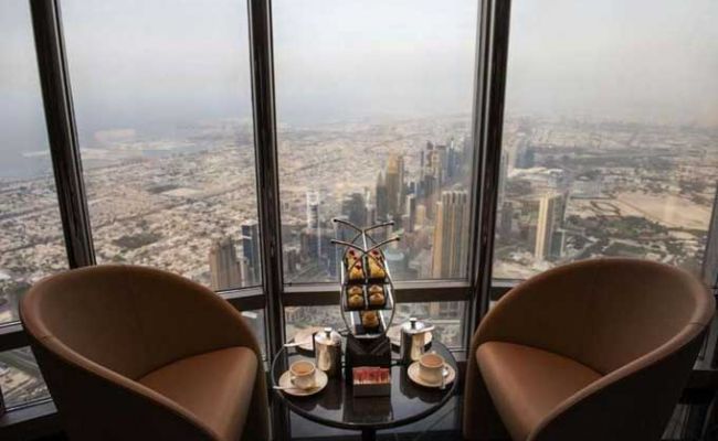 Dubaihighest lounge burj kalifa 