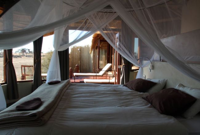 HotelNamibiaKalahariRedDunesLodgeBett