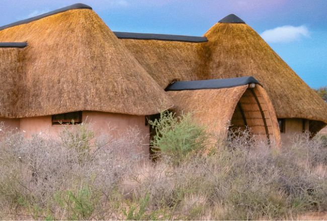 HotelNamibiaKalahariRedDunesLodgeZimmerAussen