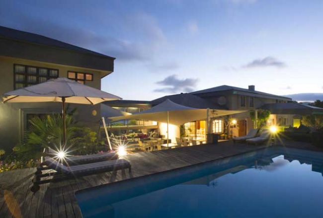 HotelSuedafrikaKanonkop HousePool Abend