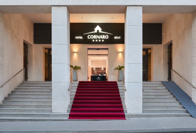 HotelKroatienCornaro Split Entrance 2b