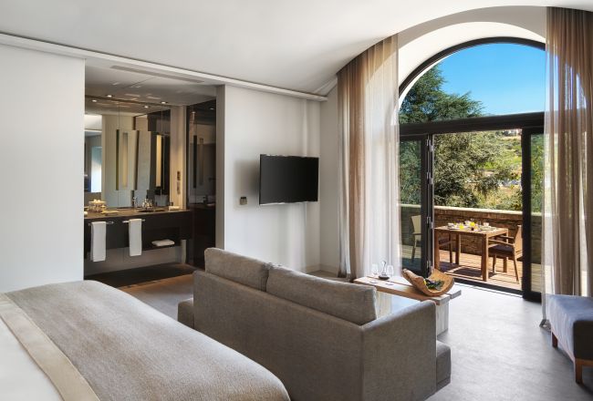 HotelPortugalSix Senses Douro ValleyQuinta River with terrace