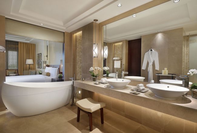 HotelDubaiRitz Carlton DubaiClub and Deluxe Room Bath