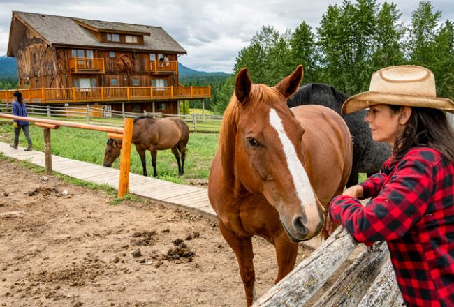 HotelBritish ColumbiaEchoValleyRanch horse