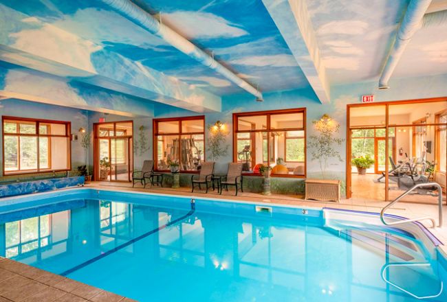 HotelBritish ColumbiaEchoValleyRanch Pool